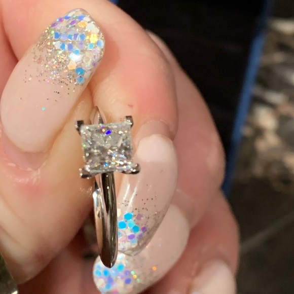 Beautiful 1ct princess cut Moissanite - Picture 7 of 8